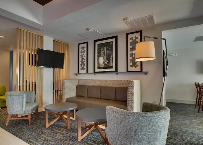 Express & By Ihg Hotel 2*