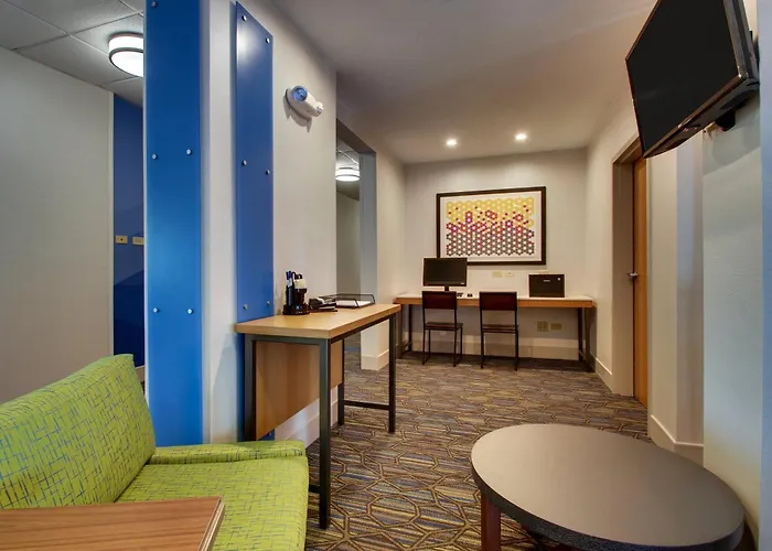 Hotel Express & By Ihg 2*