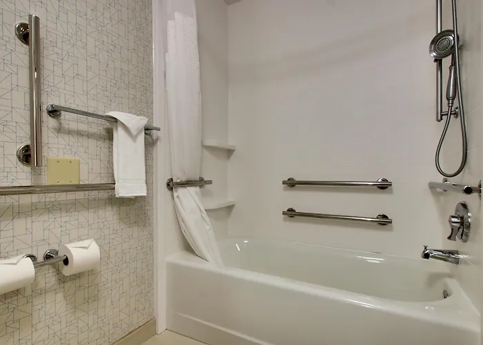 Express & By Ihg 2* Morris