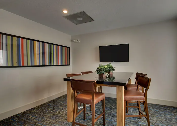 Hotel Express & By Ihg Morris