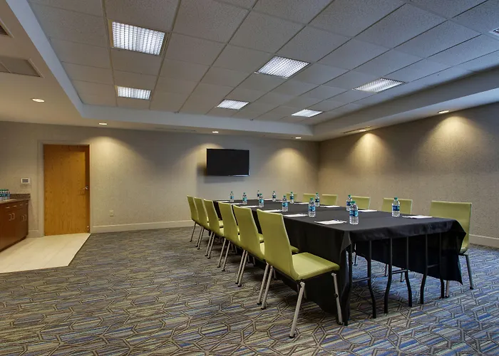 Hotel Express & By Ihg 2*
