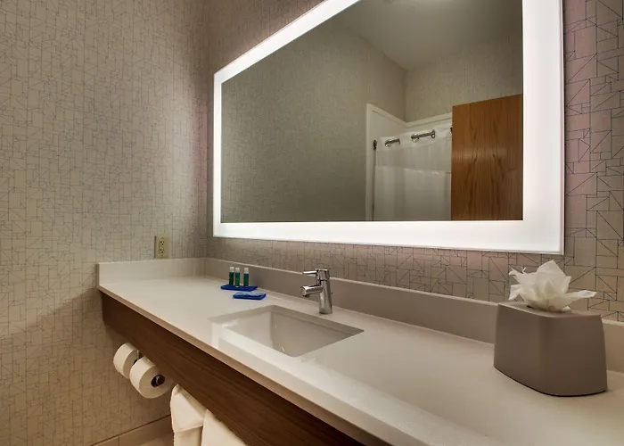Express & By Ihg 2* Morris