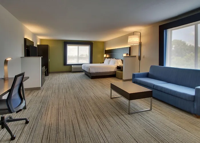 Express & By Ihg Hotel 2*