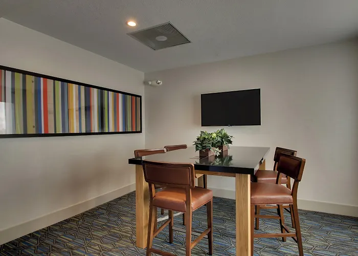 Express & By Ihg 2* Morris
