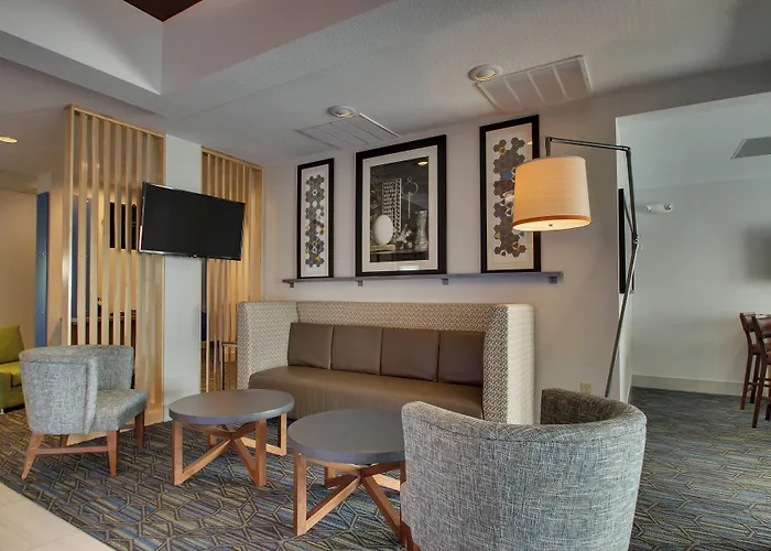 Express & By Ihg Hotel 2*